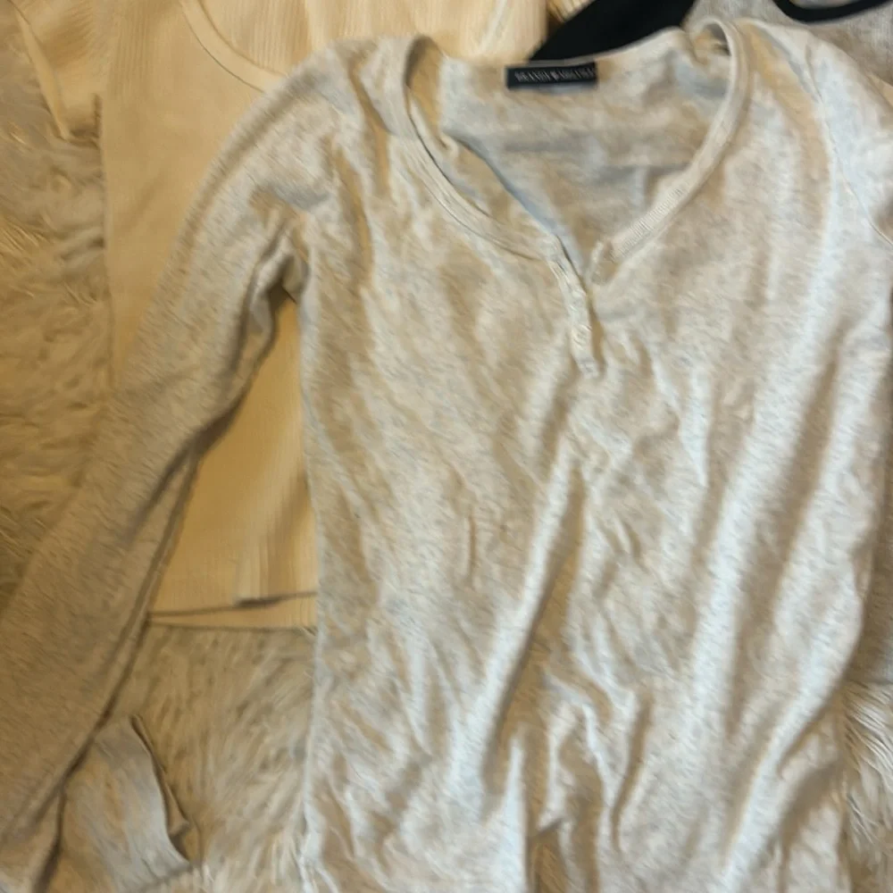 BRANDY MELVILLE BUNDLE - Picture 2 of 2